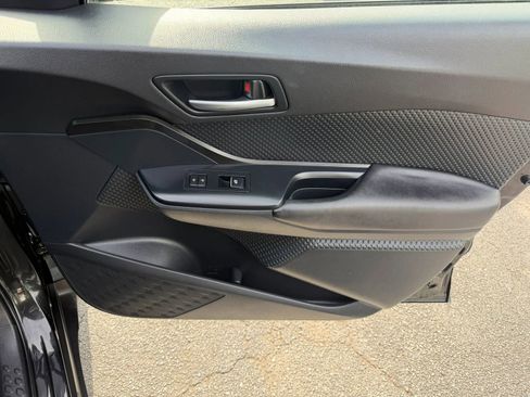 Used 2018 Toyota C-HR XLE FWD image 20