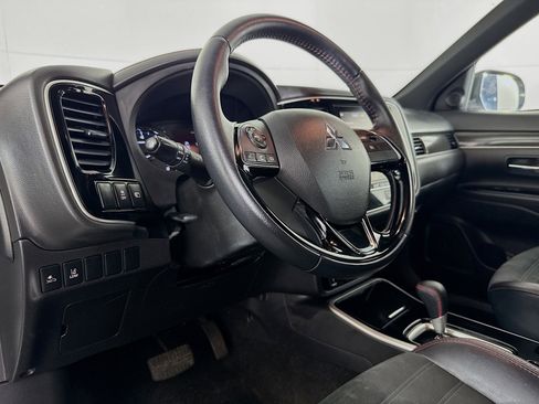 Used 2020 Mitsubishi Outlander LE image 22