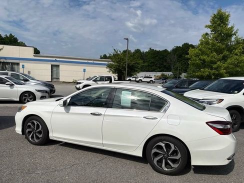 Used 2017 Honda Accord EX-L image 2