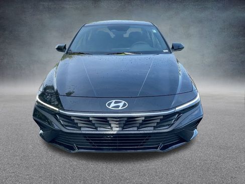 Used 2025 Hyundai Elantra Sport image 35