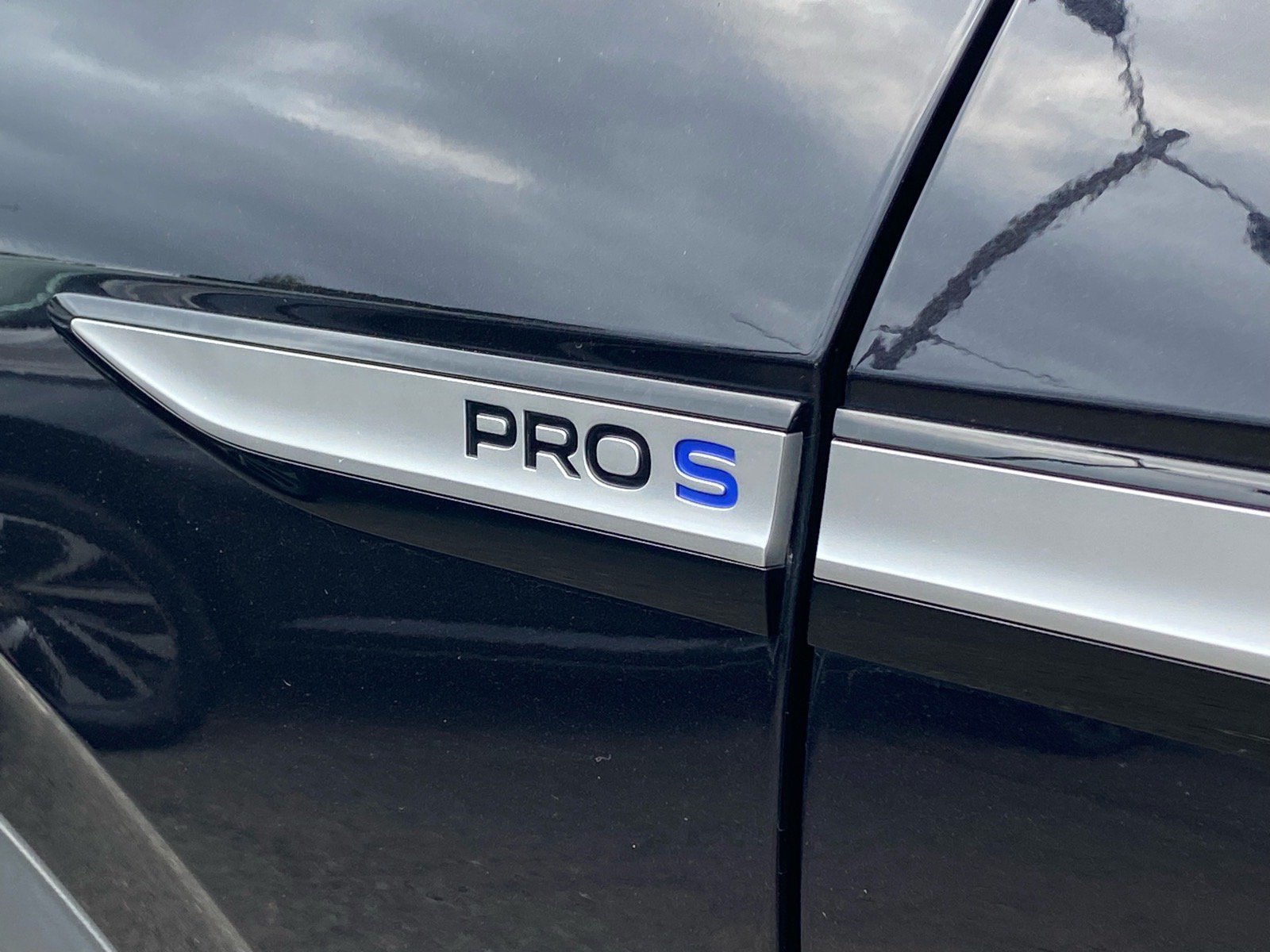 Used 2023 Volkswagen ID.4 Pro S RWD image 4