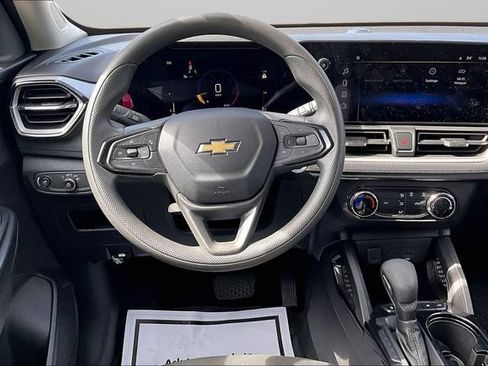 Used 2025 Chevrolet TrailBlazer LS w/ LS Convenience Package AWD/4WD image 5