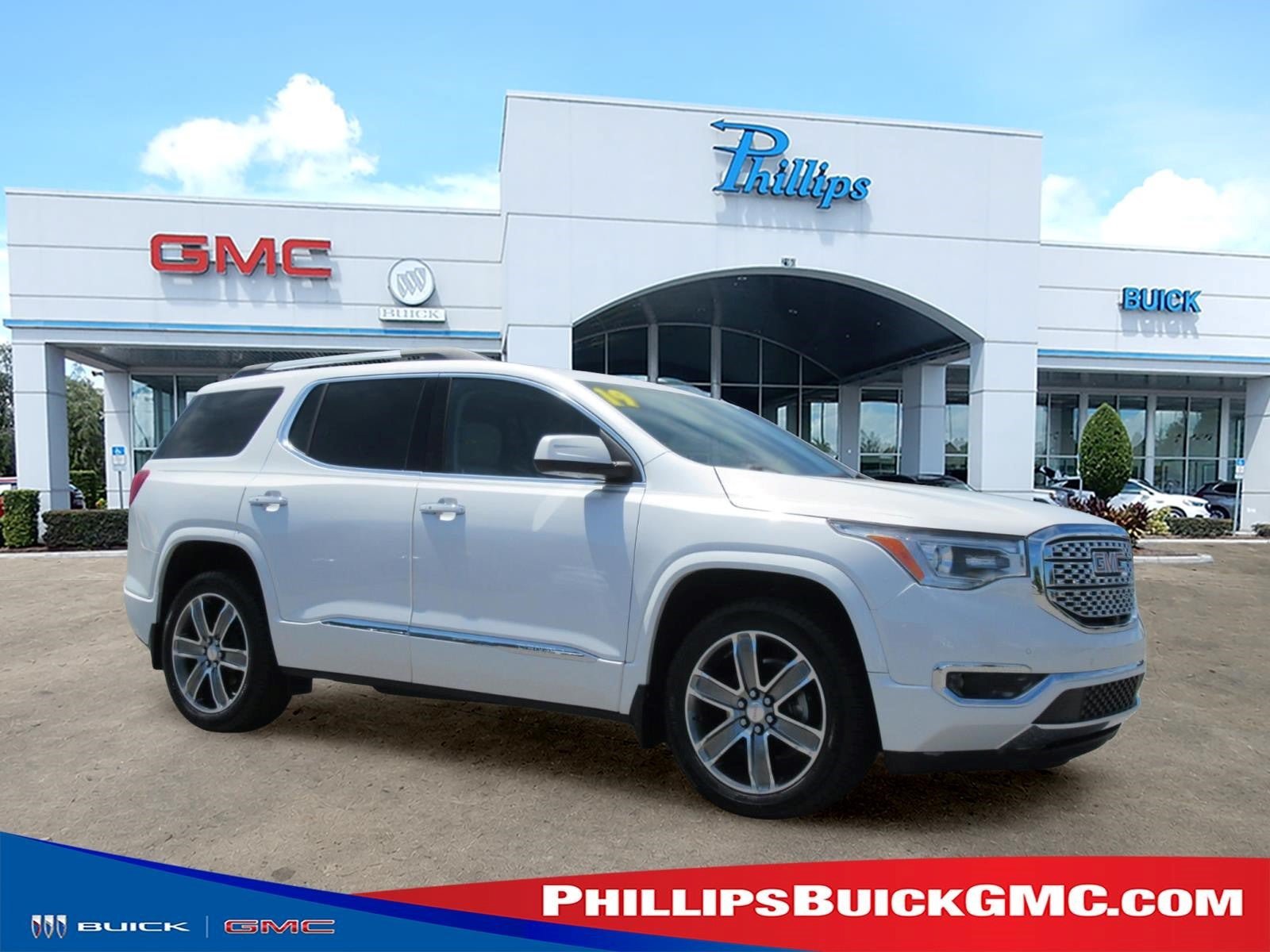 Used 2019 GMC Acadia Denali w/ Technology Package FWD image 1