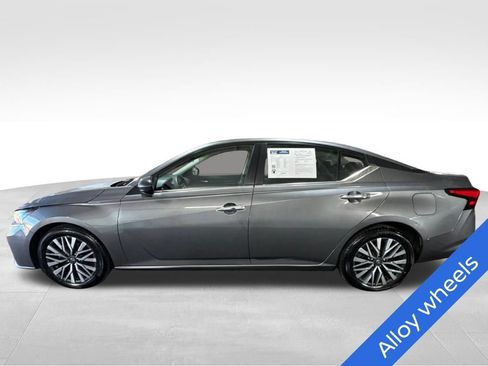 Used 2024 Nissan Altima 2.5 SV FWD image 8