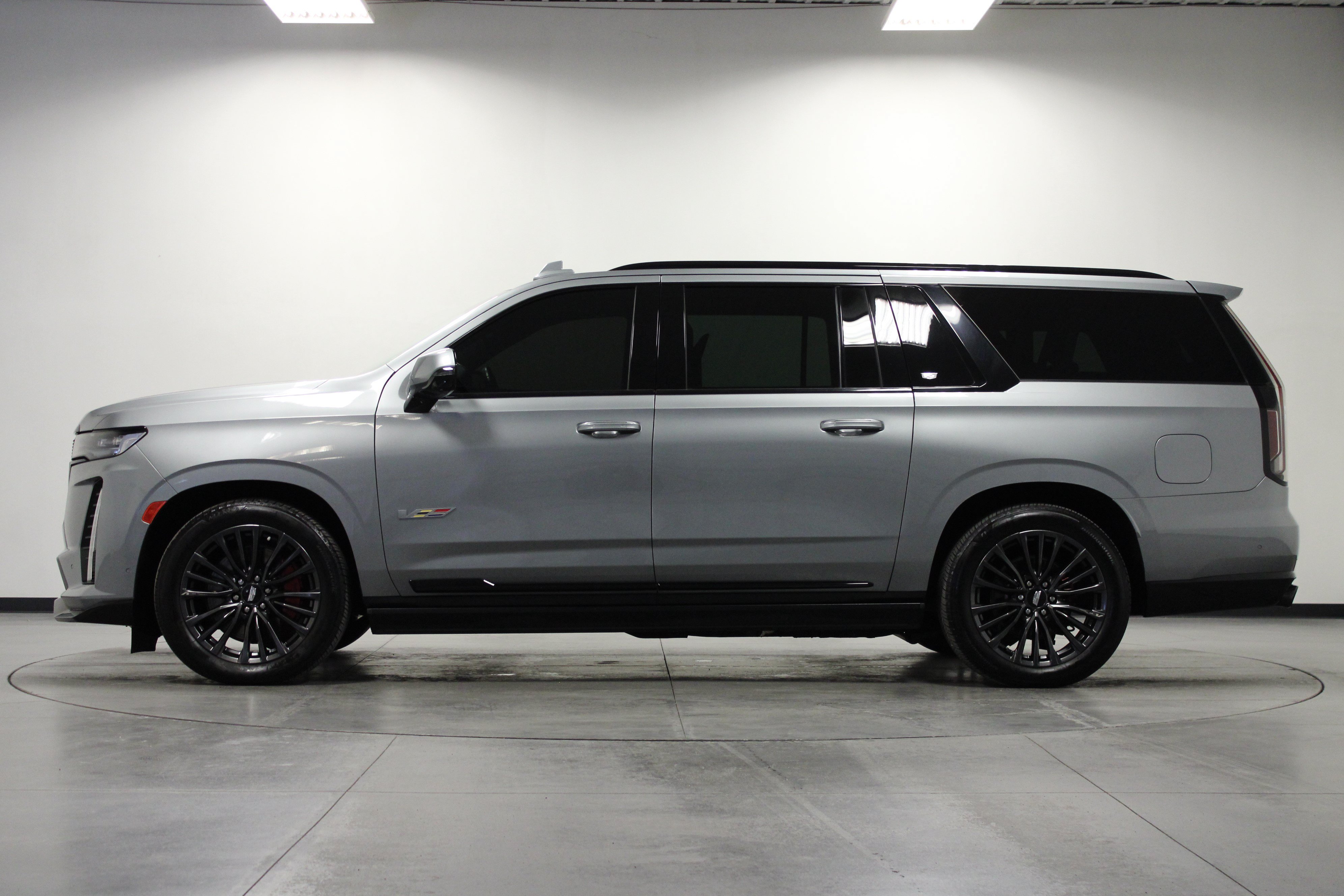 Used 2023 Cadillac Escalade ESV V AWD/4WD image 7