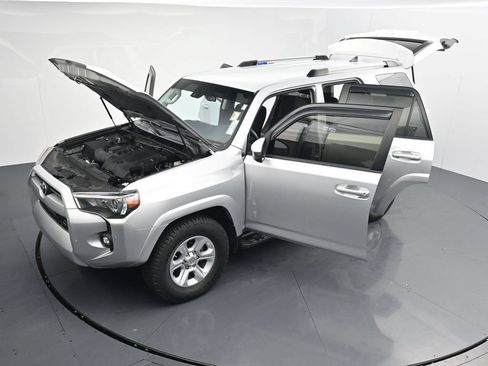 Used 2021 Toyota 4Runner SR5 AWD/4WD image 37