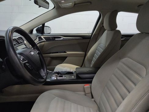 Used 2017 Ford Fusion SE w/ Fusion SE Technology Package FWD image 17