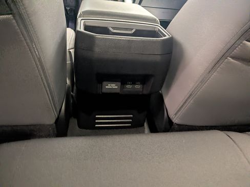 Used 2025 Toyota Tacoma Limited image 13