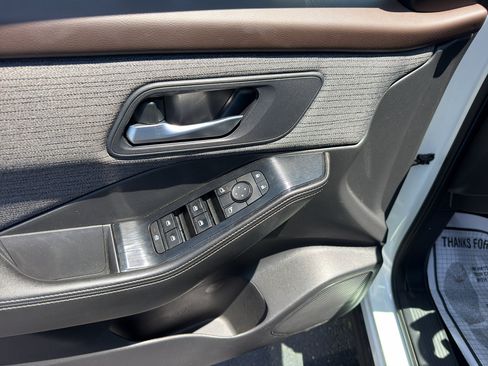 Used 2023 Nissan Rogue SV FWD image 12