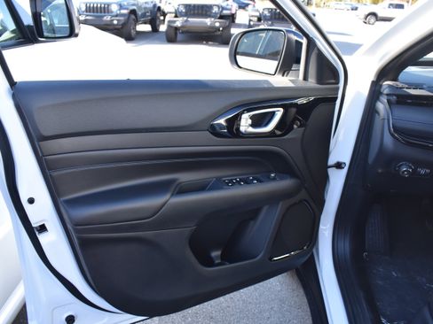 New 2026 Jeep Compass Latitude image 26