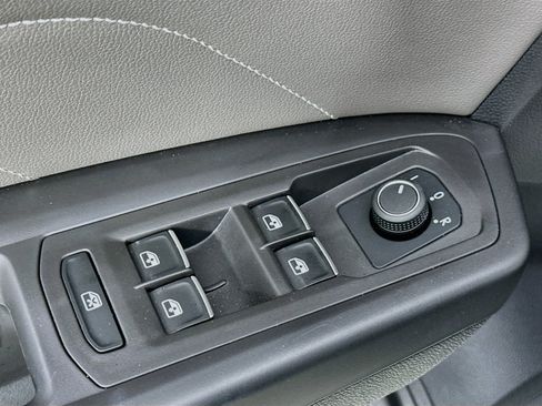 Used 2023 Volkswagen Atlas Cross Sport SE FWD image 17