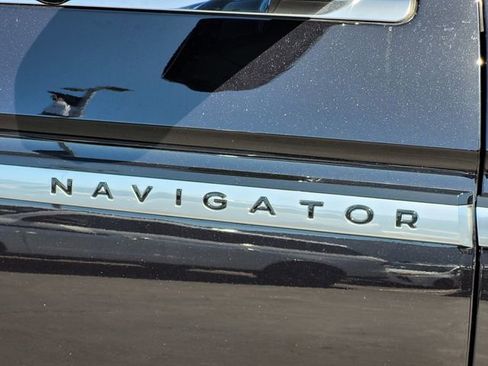Certified 2025 Lincoln Navigator Reserve AWD/4WD image 28