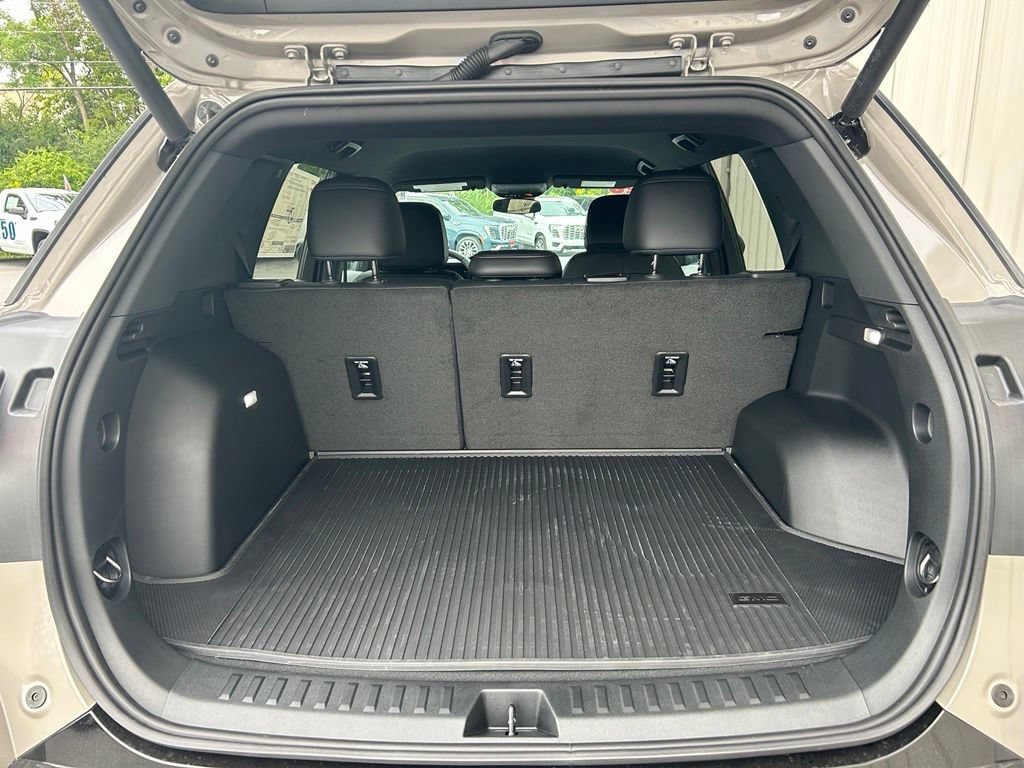 New 2027 GMC Terrain AT4 w/ LPO, Floor Liner Package AWD/4WD image 19