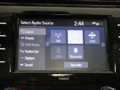 Used 2020 Toyota Camry SE w/ Convenience Package image 28