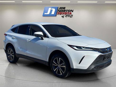 Used 2023 Toyota Venza LE image 3