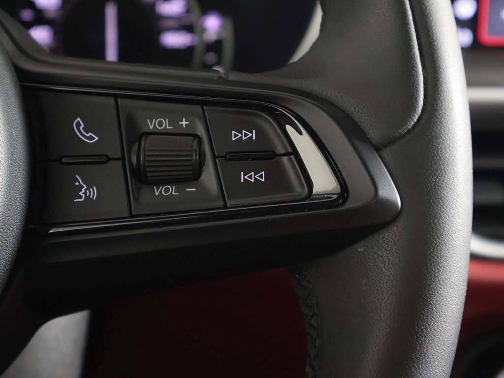 Used 2020 Alfa Romeo Stelvio Ti AWD/4WD image 36