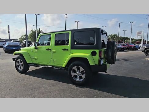 Used 2016 Jeep Wrangler Unlimited Sahara w/ Connectivity Group AWD/4WD image 29