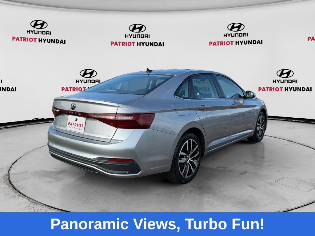 Used 2025 Volkswagen Jetta SE FWD image 3
