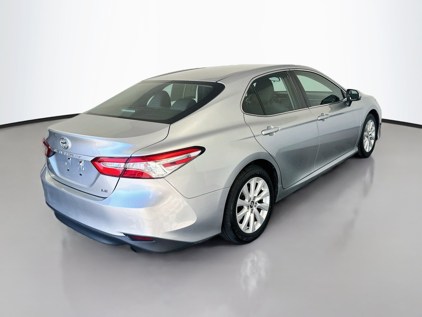 Used 2018 Toyota Camry LE FWD image 7