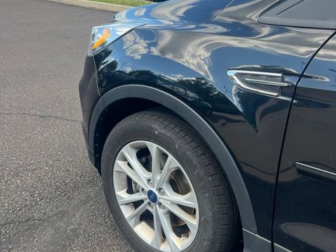 Used 2017 Ford Escape SE w/ Equipment Group 201A AWD/4WD image 4