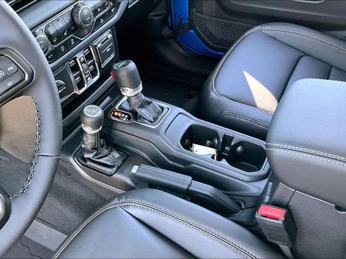 New 2026 Jeep Gladiator Sport AWD/4WD image 9