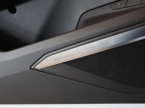 Used 2024 Audi Q8 e-tron Premium Plus image 26