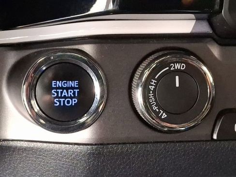 Used 2016 Toyota Tacoma TRD Sport AWD/4WD image 22