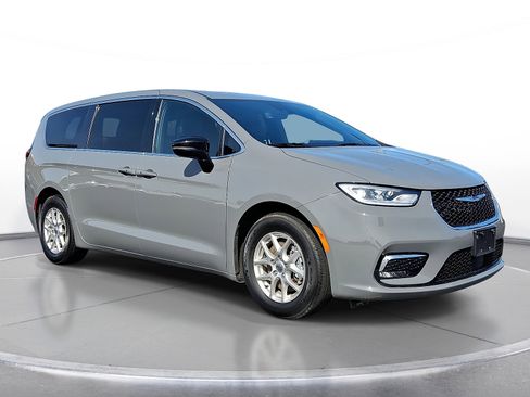Used 2025 Chrysler Pacifica Select FWD image 1