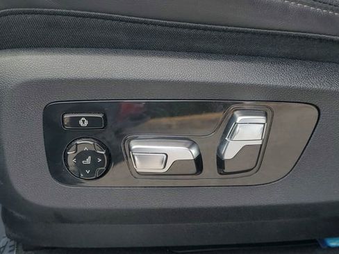 Used 2025 BMW X5 xDrive40i w/ M Sport Package image 19
