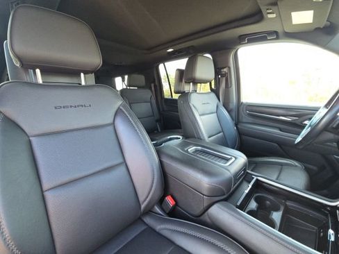 Used 2021 GMC Yukon XL Denali w/ LPO, Illumination Package image 21
