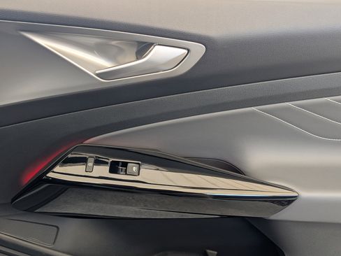 Used 2023 Volkswagen ID.4 Pro S image 23