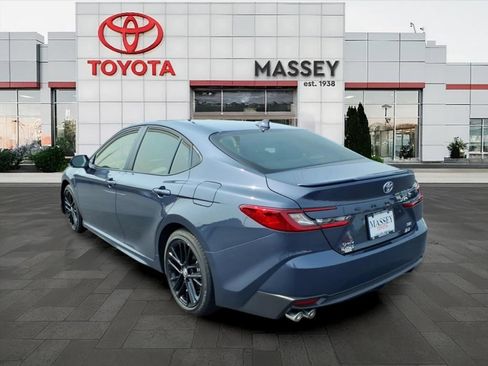 Used 2026 Toyota Camry SE FWD image 5