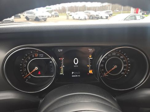 Used 2021 Jeep Gladiator Willys image 16