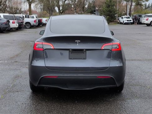 Used 2021 Tesla Model Y Long Range image 4