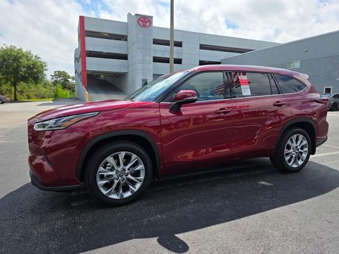 New 2026 Toyota Highlander Limited AWD/4WD image 3