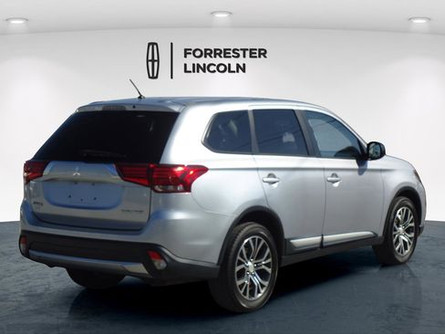 Used 2016 Mitsubishi Outlander ES image 3