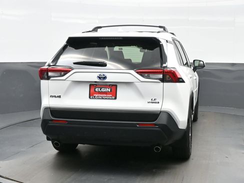Used 2022 Toyota RAV4 LE AWD/4WD image 5