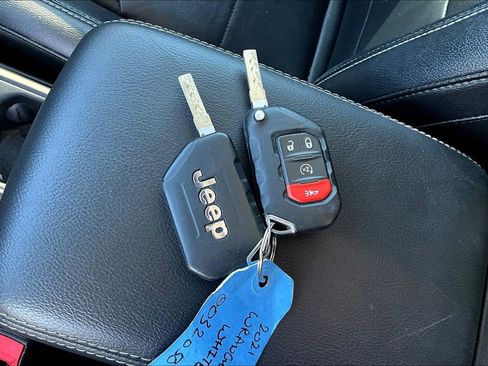 Used 2021 Jeep Wrangler Unlimited Sahara w/ Uconnect 4C Nav & Sound Group AWD/4WD image 6