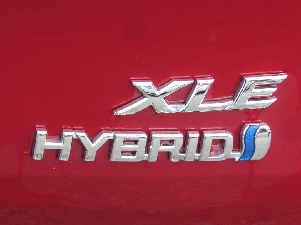 Certified 2023 Toyota Sienna XLE w/ XLE Plus Package AWD/4WD image 9