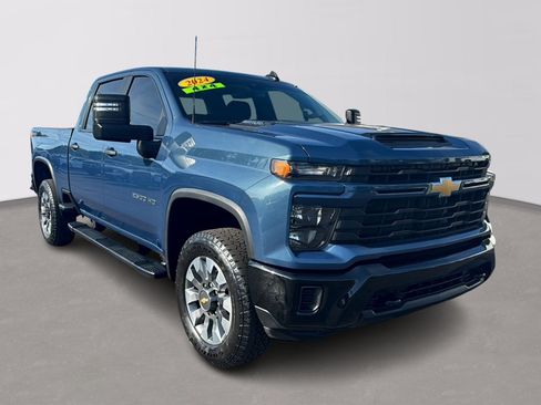 Used 2024 Chevrolet Silverado 2500 Custom w/ Custom Value Package AWD/4WD image 2