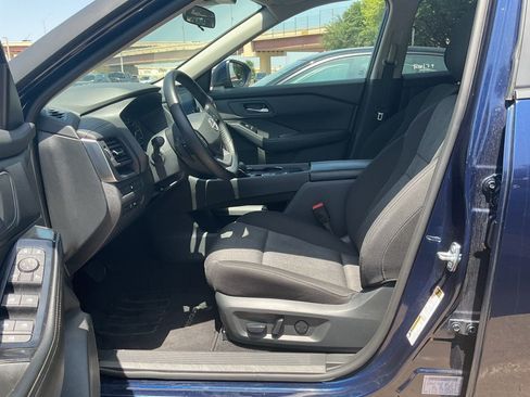 Used 2025 Nissan Rogue SV FWD image 8