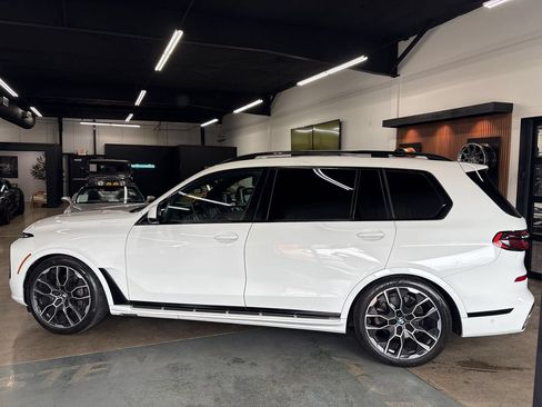 Used 2024 BMW X7 xDrive40i w/ M Sport Package AWD/4WD image 5