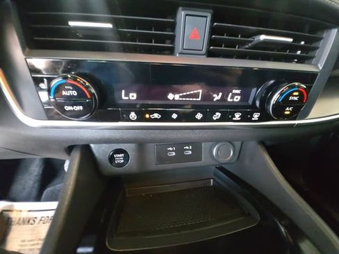 Used 2024 Nissan Rogue SV w/ SV Premium Package AWD/4WD image 17