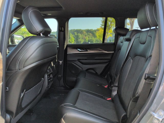 New 2027 Jeep Grand Cherokee Altitude RWD image 12