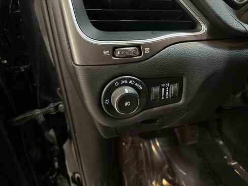 Used 2022 Jeep Cherokee Latitude Lux w/ Mopar Interior Package image 35