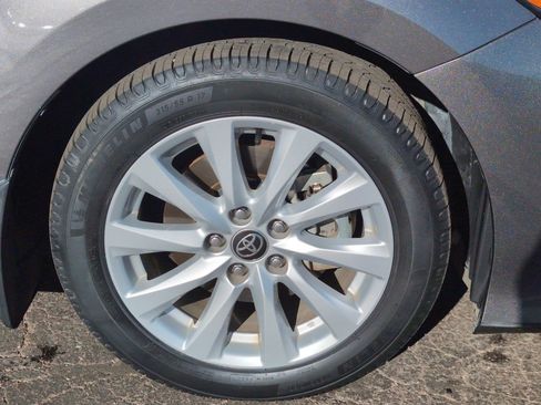 Used 2020 Toyota Camry LE image 9