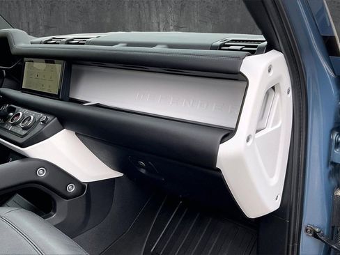 Used 2024 Land Rover Defender 110 S image 26