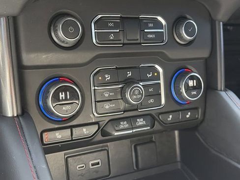 Used 2023 Chevrolet Suburban RST w/ Luxury Package image 24