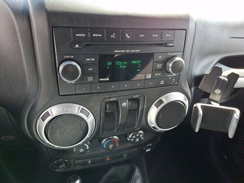 Used 2013 Jeep Wrangler Rubicon w/ PWR Convenience Group AWD/4WD image 14