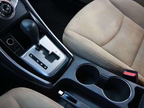 Used 2013 Hyundai Elantra GLS w/ Preferred Pkg image 43